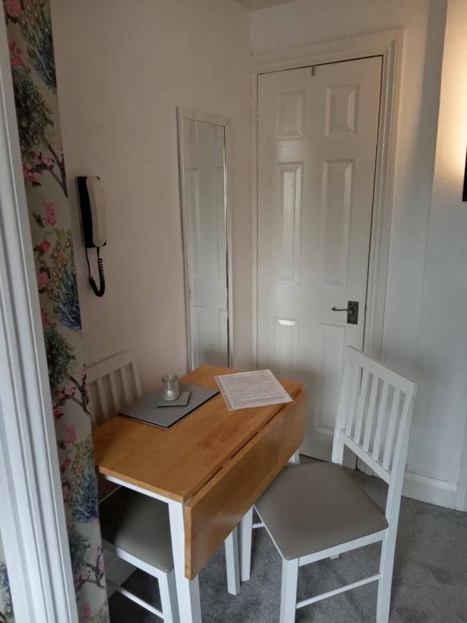 Little Dorrit Studio Flat 5 Rochester Me1 1Xz Strood Exterior foto